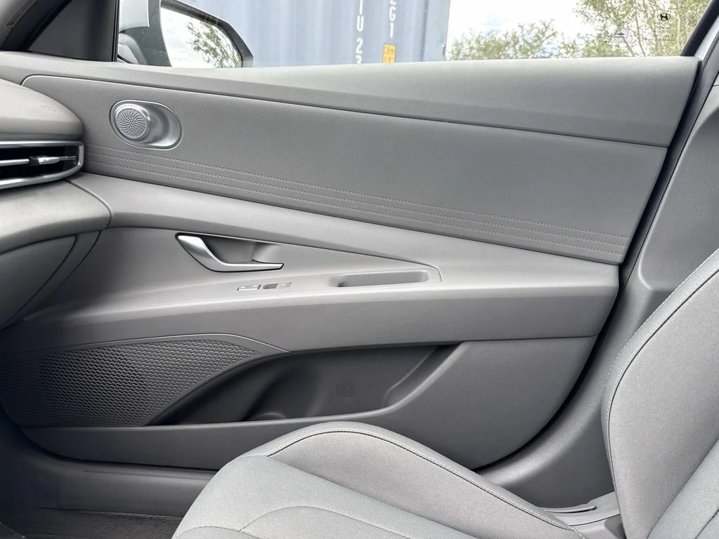 Used 2022 Silver Hyundai SEL image 26