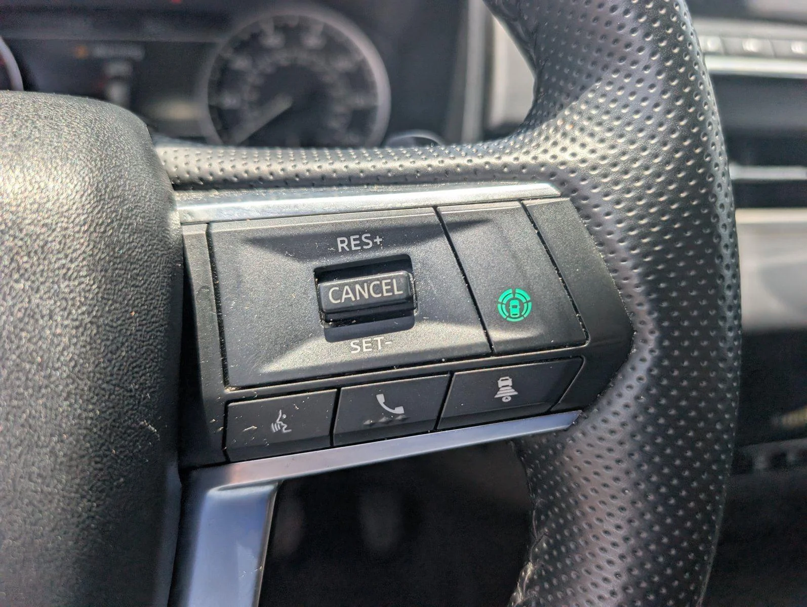 Used 2024 Cosmic Blue Metallic Mitsubishi SE image 28