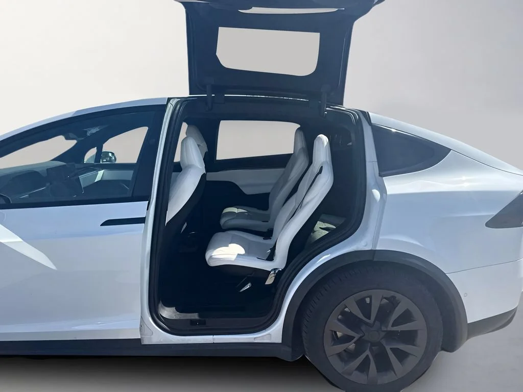 Used 2022  Tesla Plaid image 9