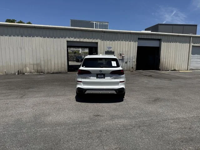 Used 2024 White BMW xDrive40i image 6