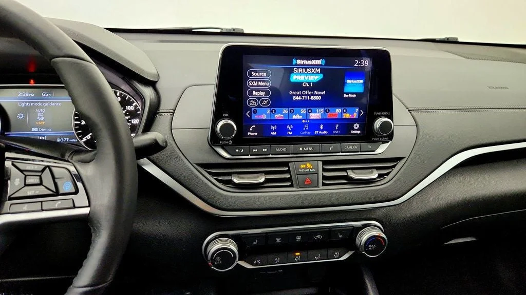 Used 2022 Super Black Nissan 2.5 SV Sedan image 18