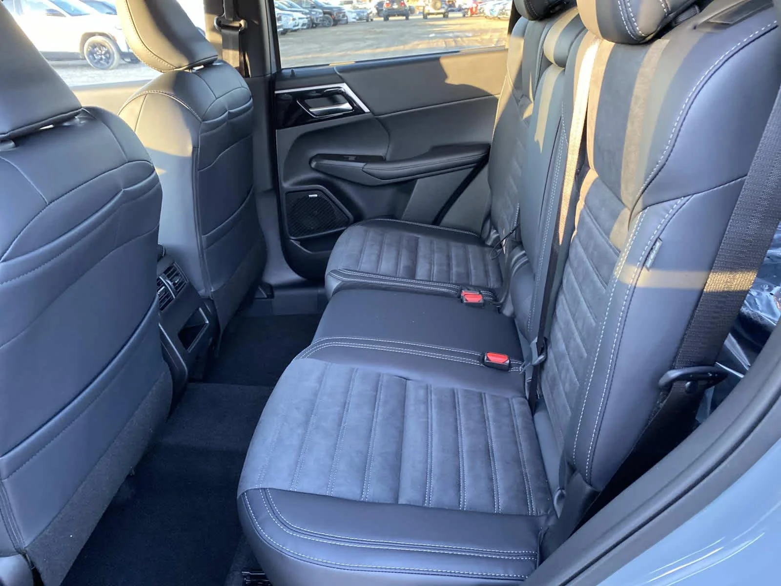 New 2026 Moonstone Gray Metallic Mitsubishi SE image 7