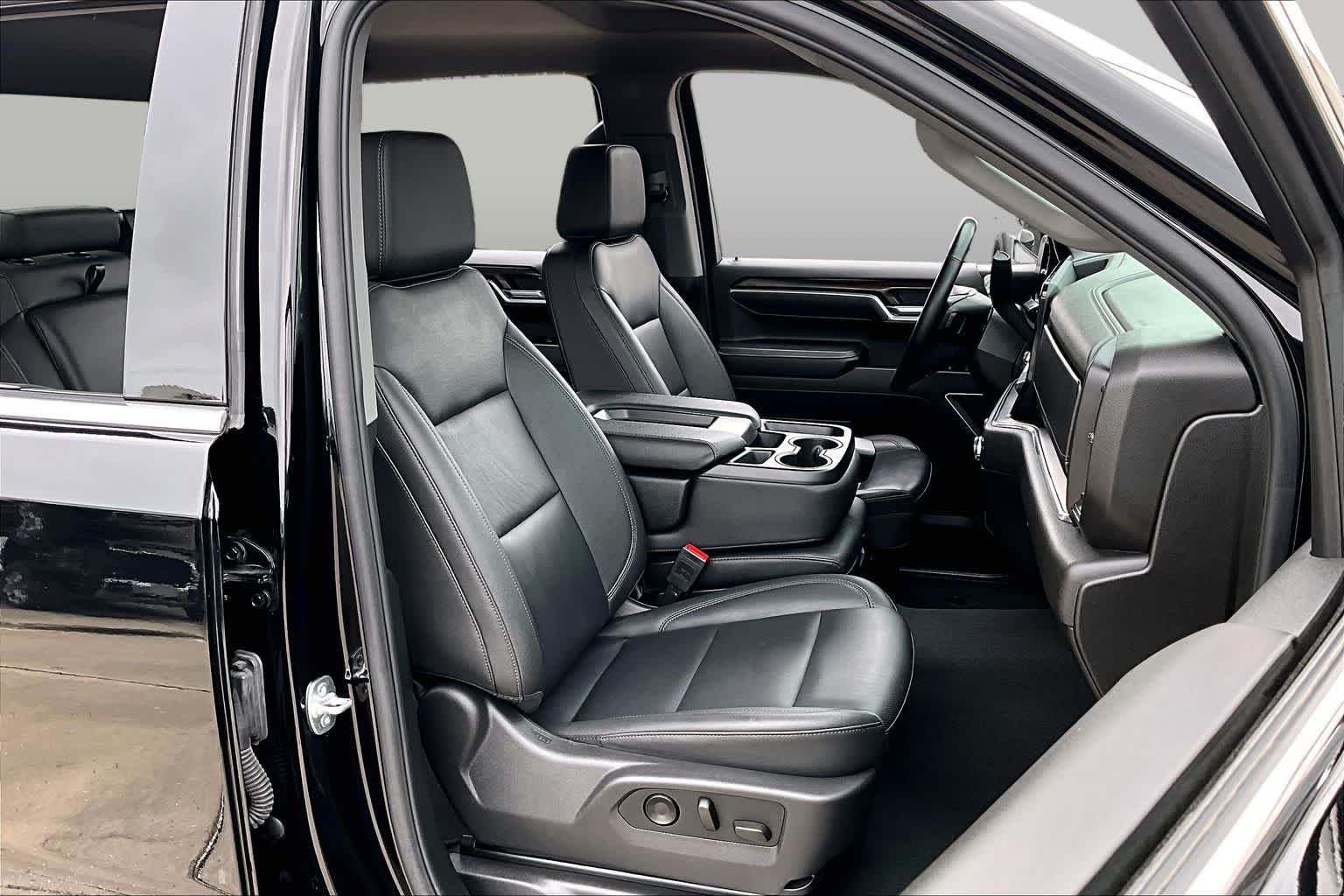Used 2025 Onyx Black GMC SLT image 9