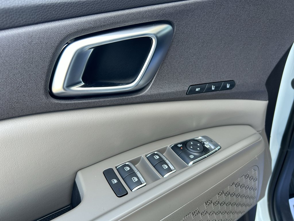 New 2026 Snow White Pearl Kia EX image 18