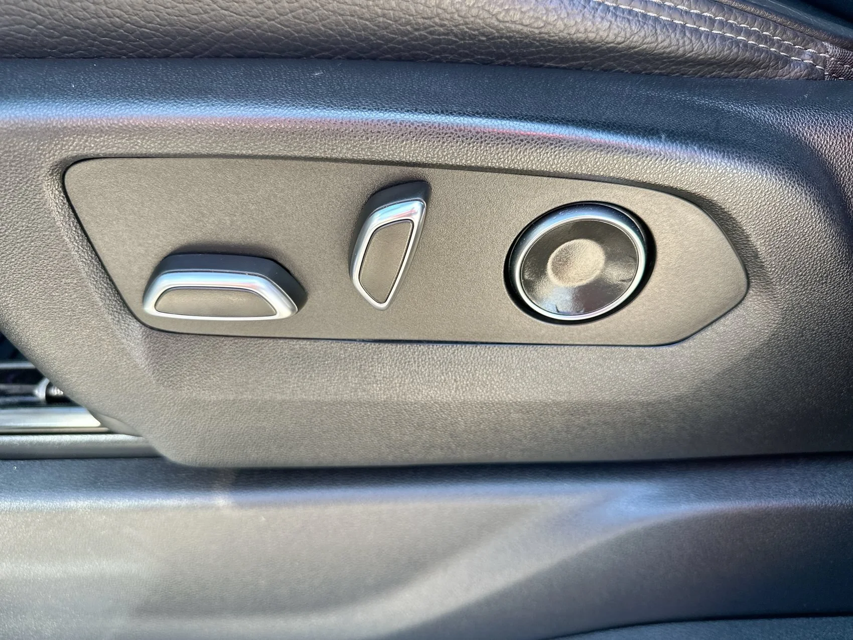 Used 2022 Quicksilver Metallic GMC Denali image 12