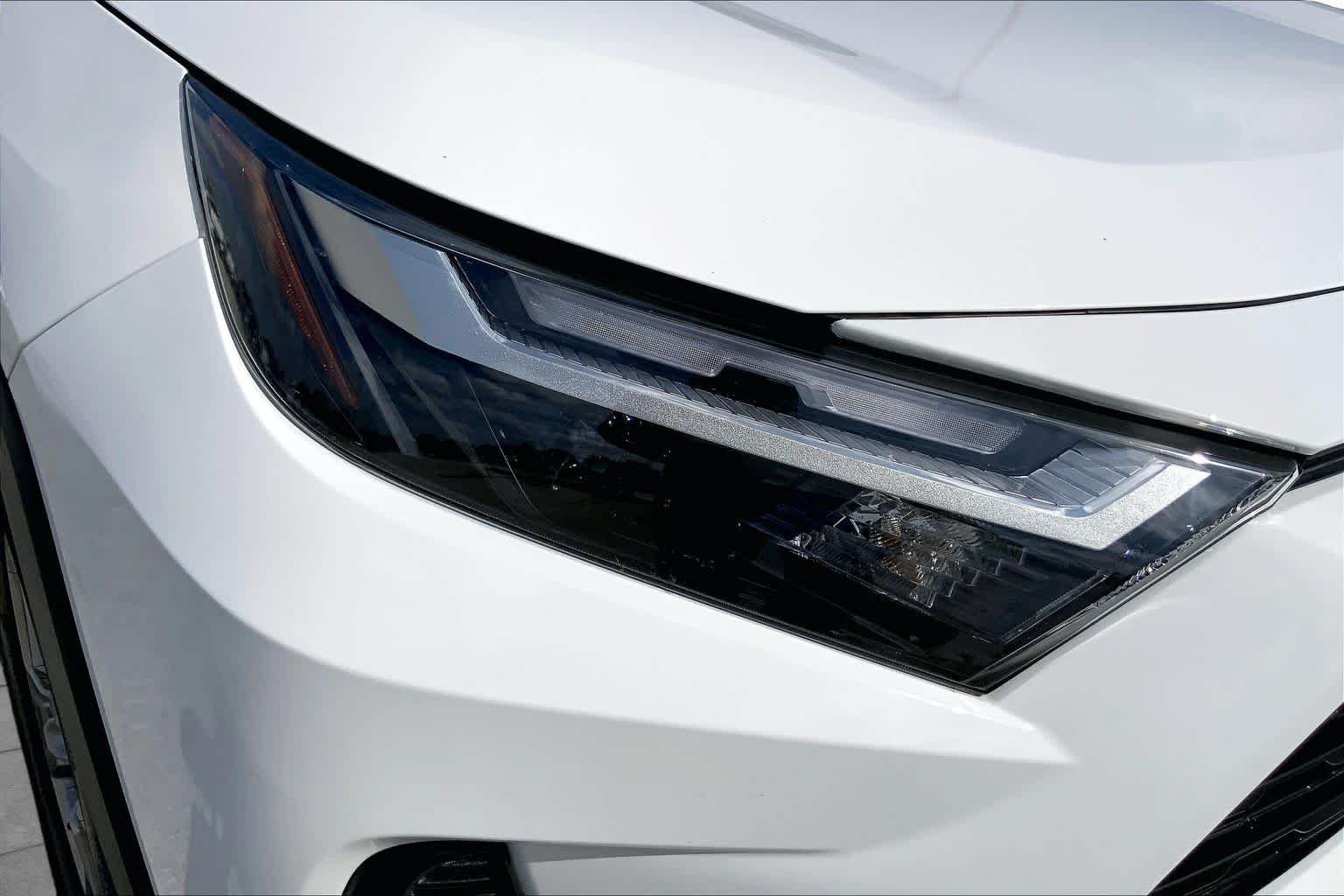 Used 2024 Ice Cap Toyota XLE image 27