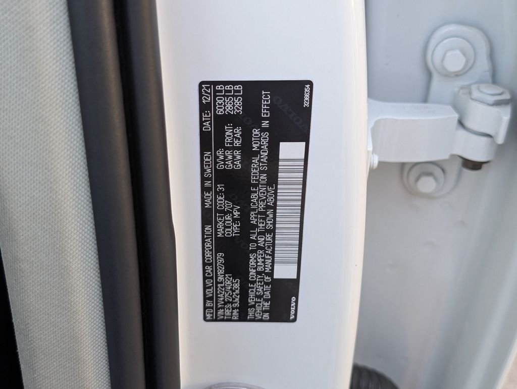 Used 2022 White Volvo T6 Inscription 6 Passenger image 37