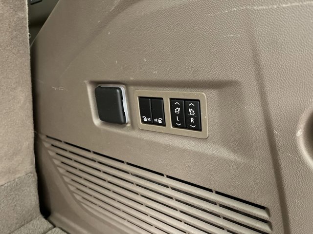 Used 2024 White Frost Tricoat GMC Denali image 35