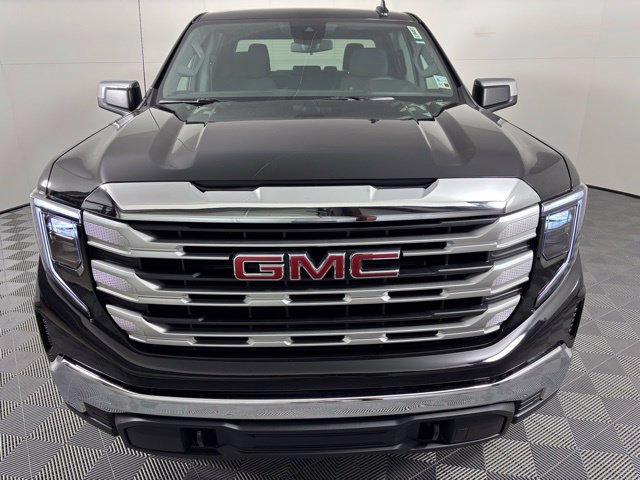 New 2026 Onyx Black GMC SLE image 2