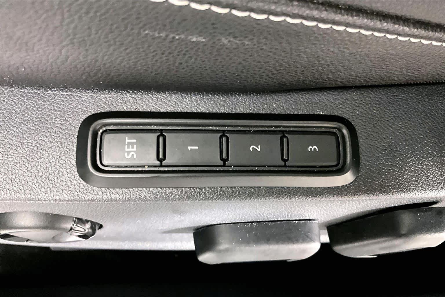 Used 2026 Pyrite Silver Metallic Volkswagen SEL image 32