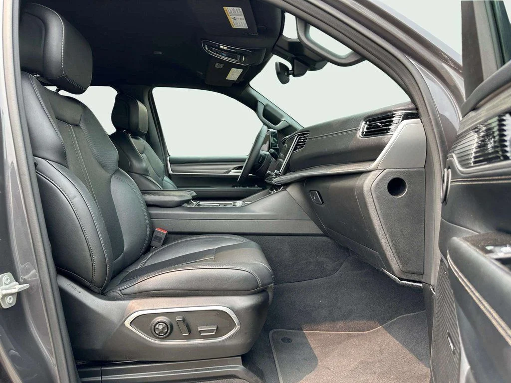 2023 Jeep Wagoneer L Series III - Photo 41