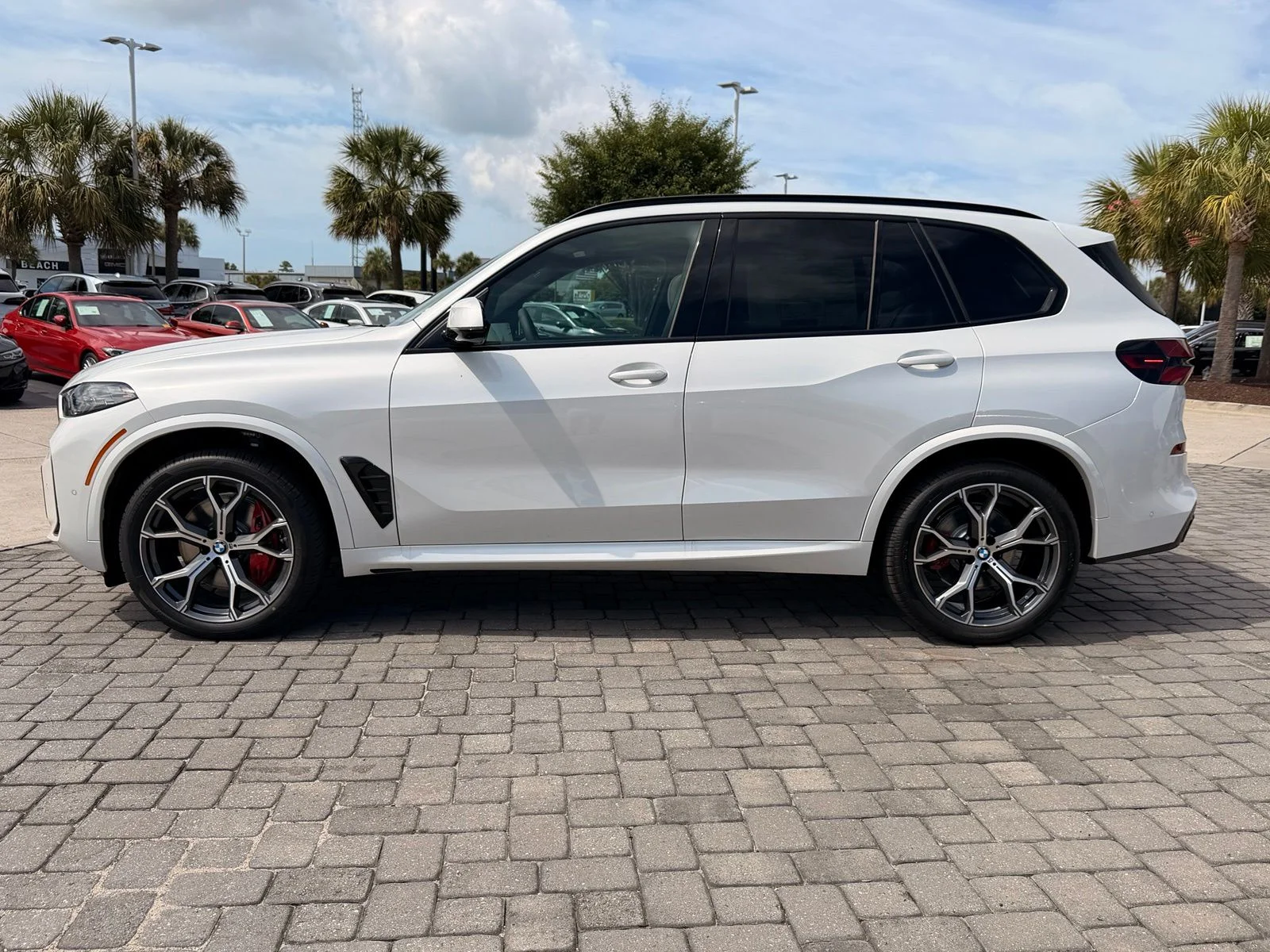 New 2026 Mineral White Metallic BMW xDrive40i image 12