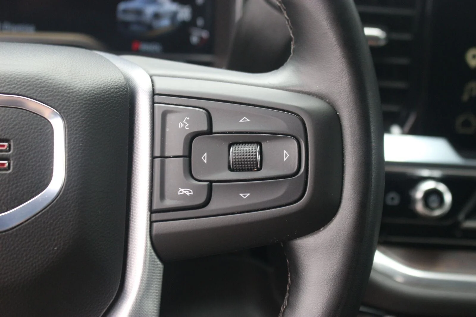 Used 2025 Sterling Metallic GMC SLT image 19
