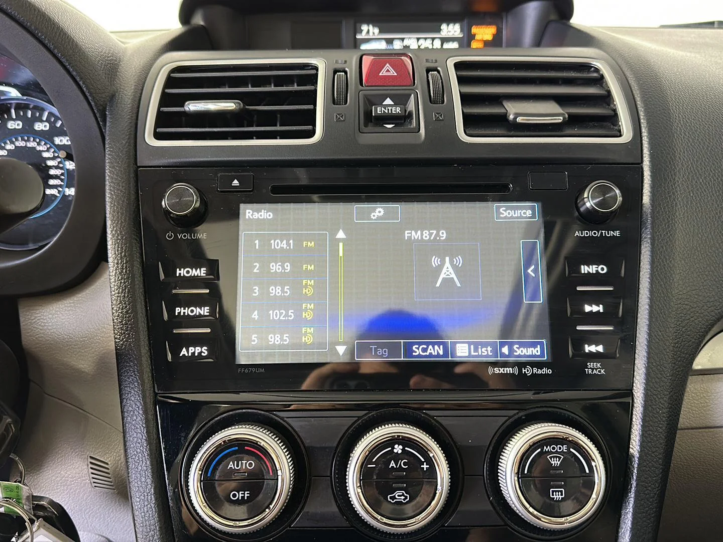 Used 2018 Quartz Blue Pearl Subaru Premium image 18