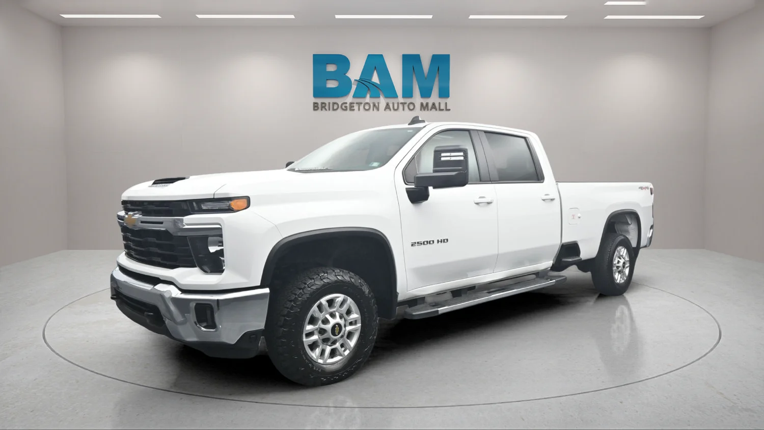 Used 2025 Summit White Chevrolet LT image 3