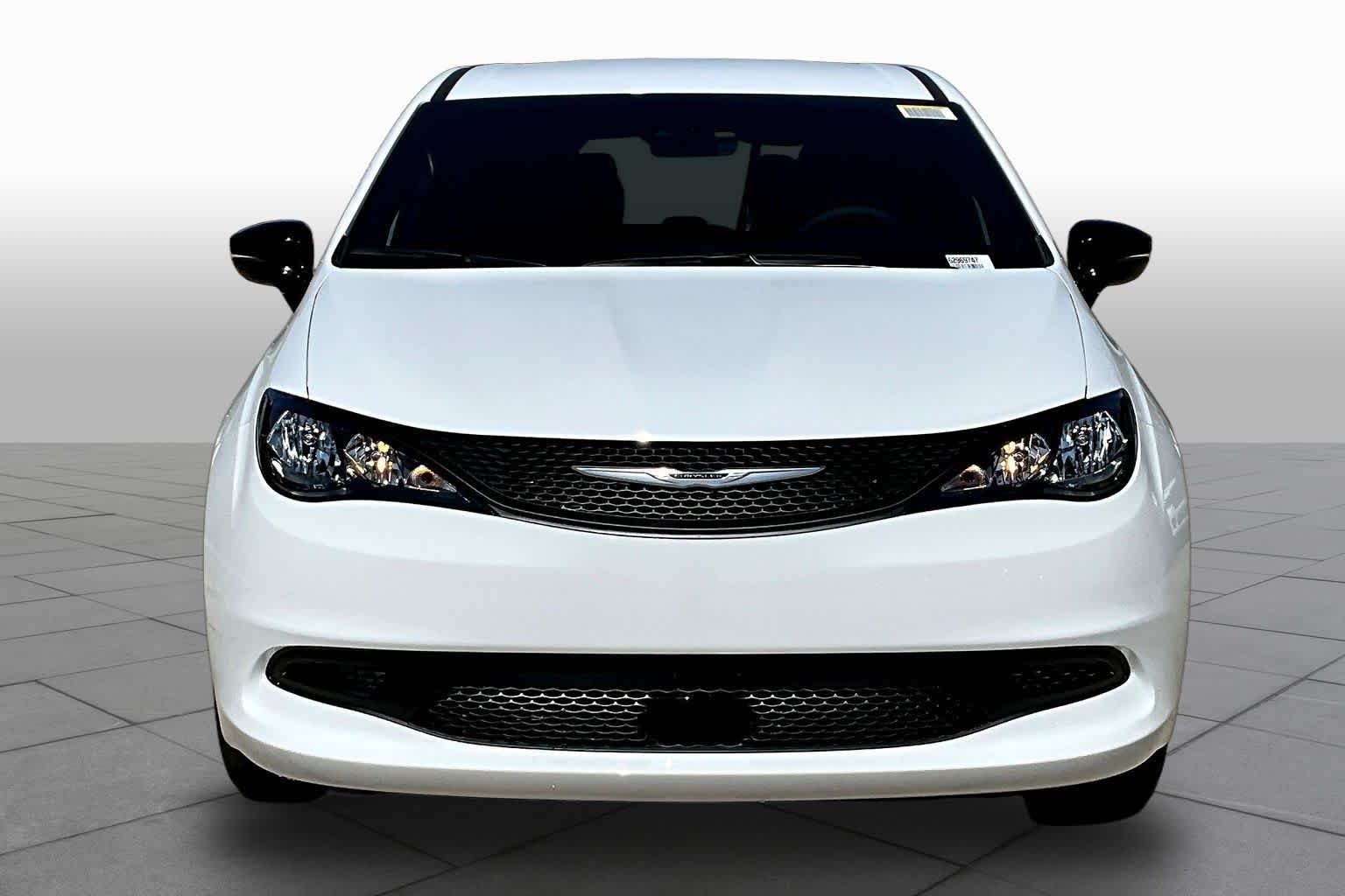New 2026 Bright White Clear-Coat Exterior Paint Chrysler LX image 4