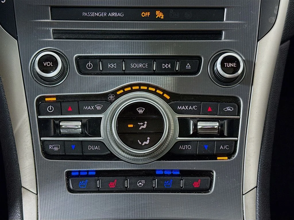 Used 2017 White Lincoln Reserve image 16