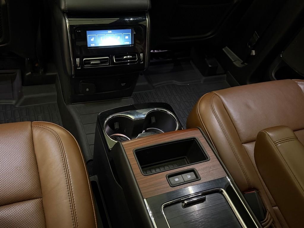 Used 2021 Ceramic Pearl Lincoln Reserve image 24