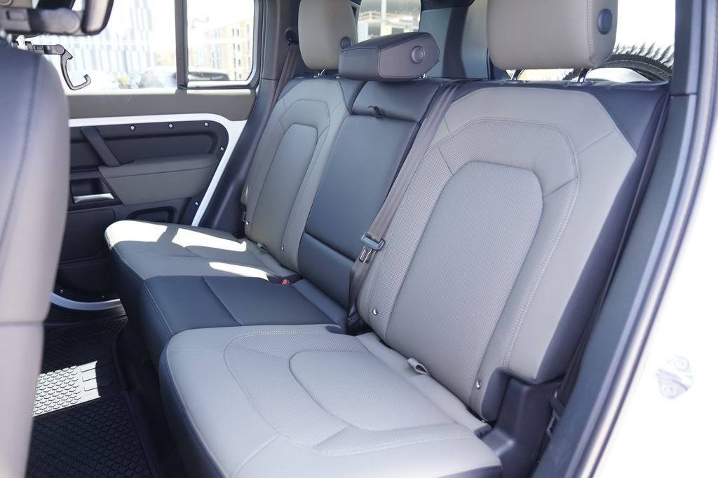 New 2026 Fuji White Land Rover S image 22