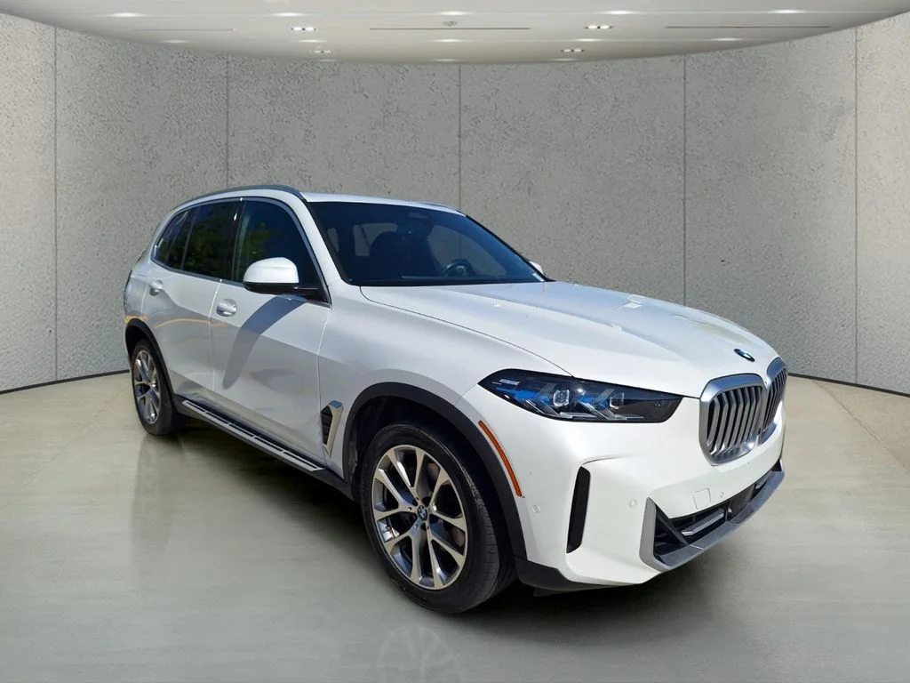 Used 2024 White BMW sDrive40i image 7