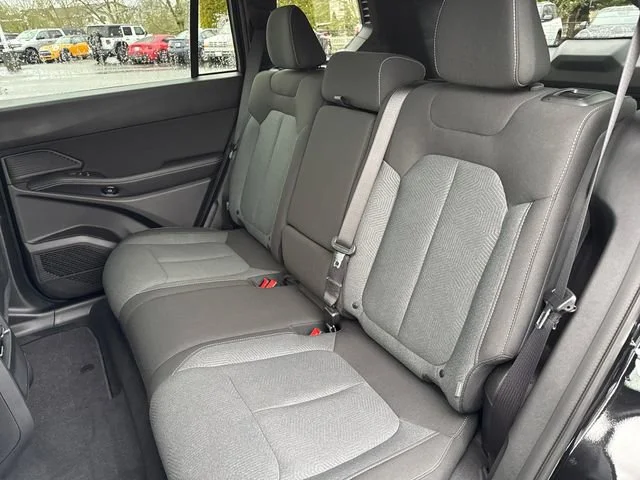New 2026 Diamond Black Crystal Pearl-Coat Exterior Paint Jeep Laredo image 23