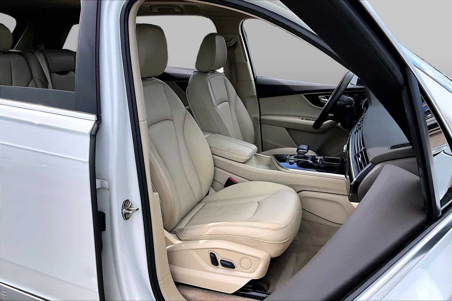 Used 2018 Carrara White Audi Premium image 9