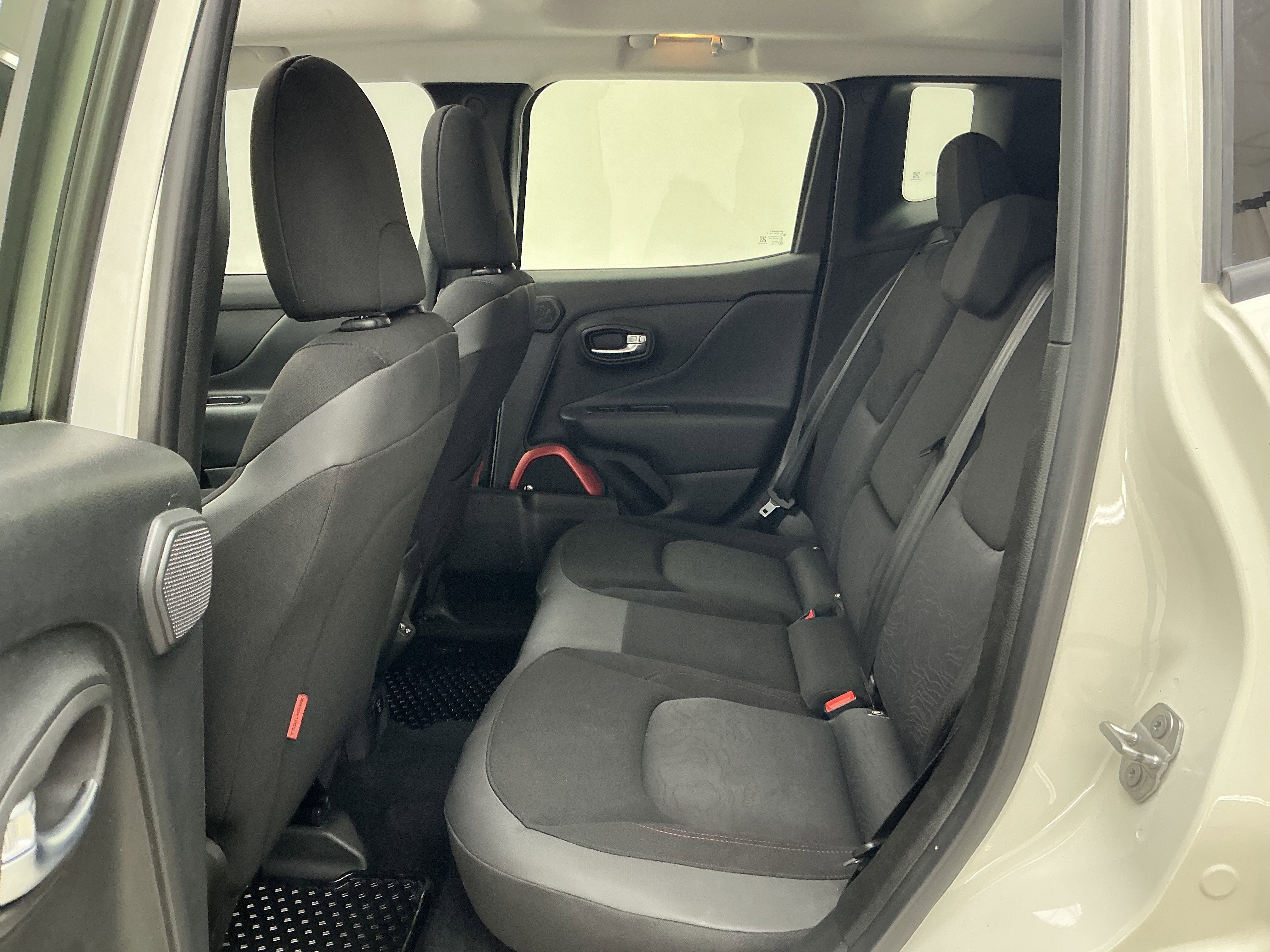 Used 2018 Alpine White Jeep Trailhawk image 19