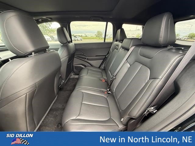 New 2026 Diamond Black Crystal Pearlcoat Jeep Laredo image 15