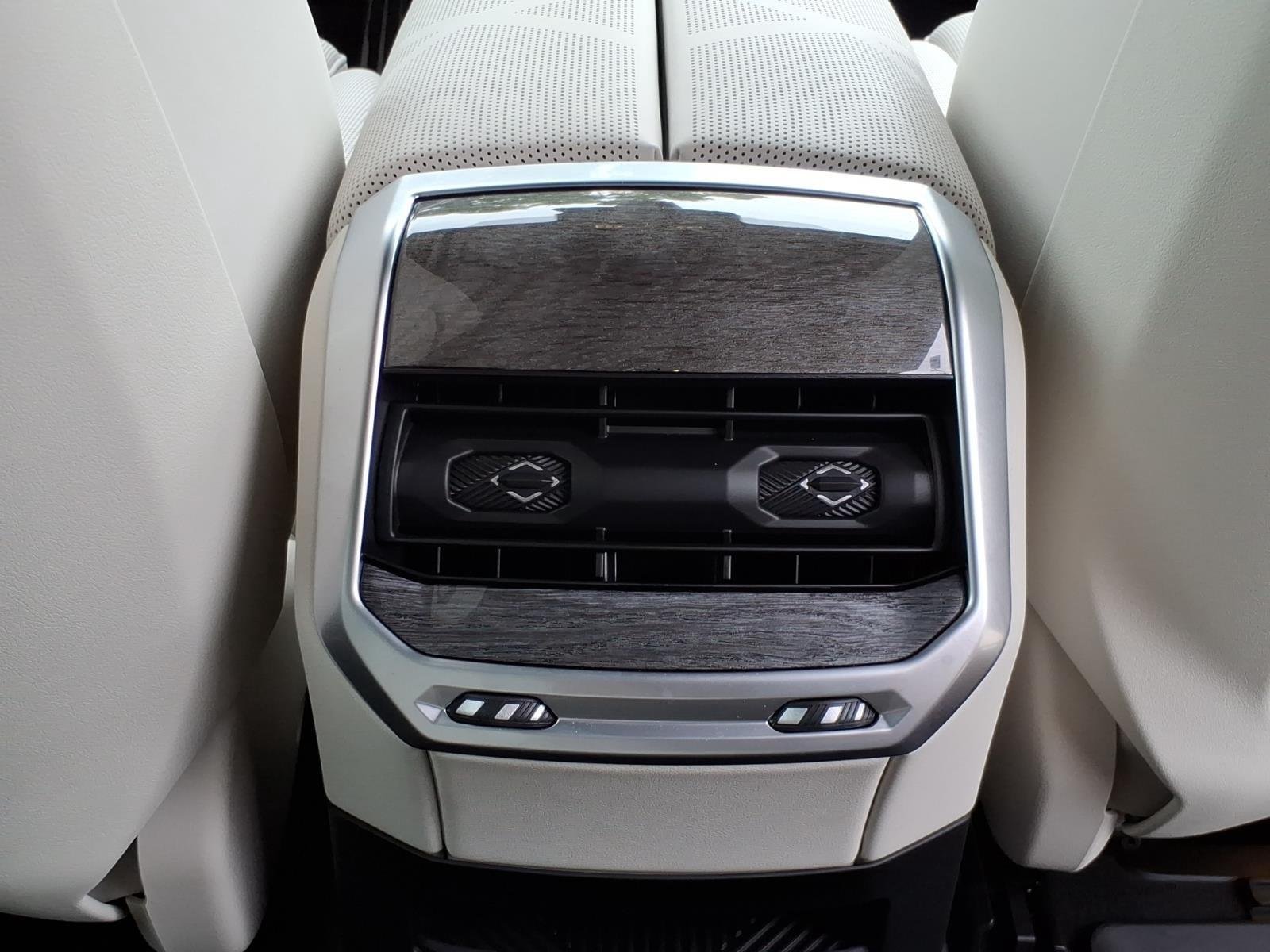 Used 2025 Mineral White Metallic BMW 760i xDrive image 29
