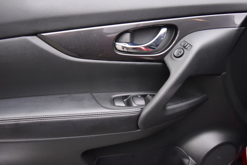 Used 2020 Red Nissan SV image 19