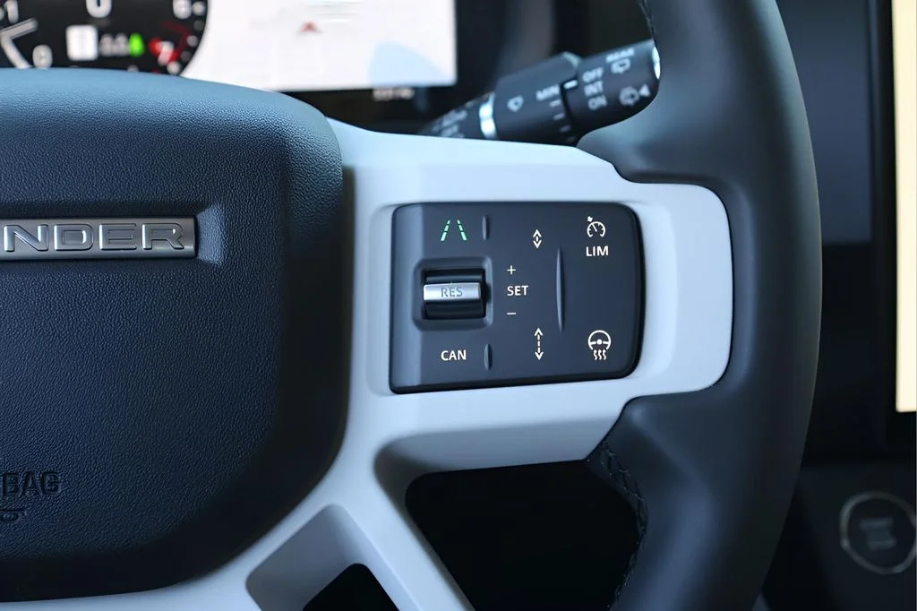 New 2026 Santorini Black Land Rover S image 17
