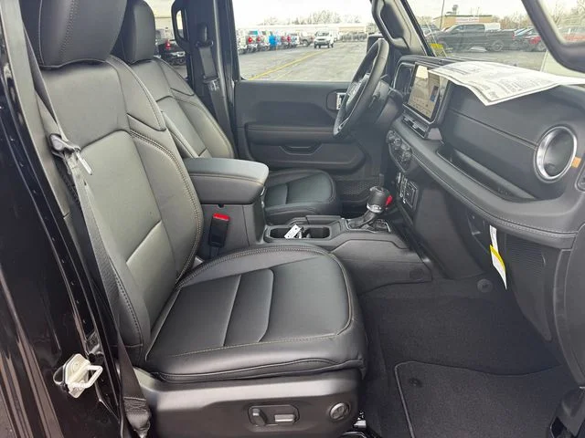 New 2026 Black Clear-Coat Exterior Paint Jeep Sahara image 14