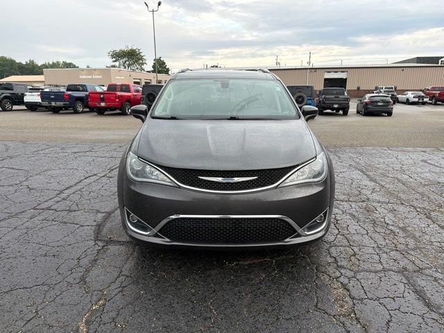 Used 2018 Gray Chrysler Touring L image 3