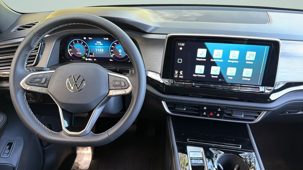 New 2026 Deep Black Pearl Volkswagen SE w/Technology image 20