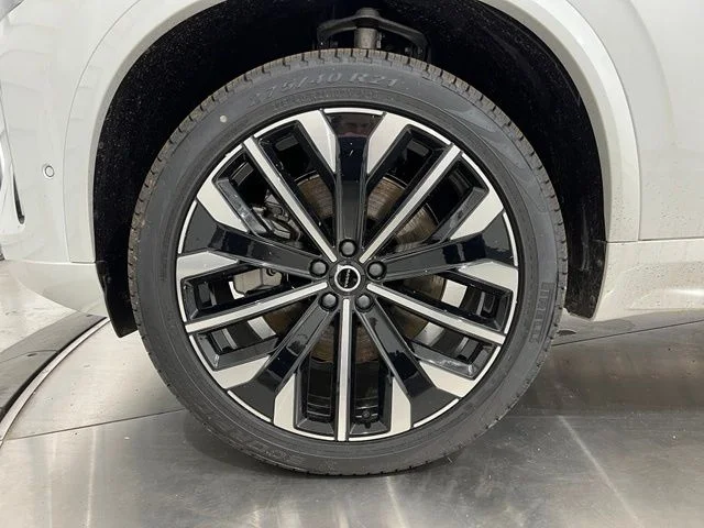 New 2026 Crystal White Volvo Ultra image 24