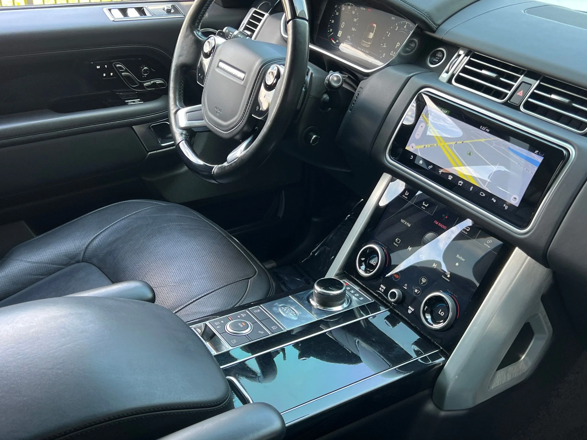 Used 2019  Land Rover 5.0L V8 Supercharged image 15