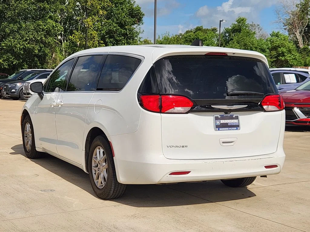 Used 2023 Bright White Clearcoat Chrysler LX image 7