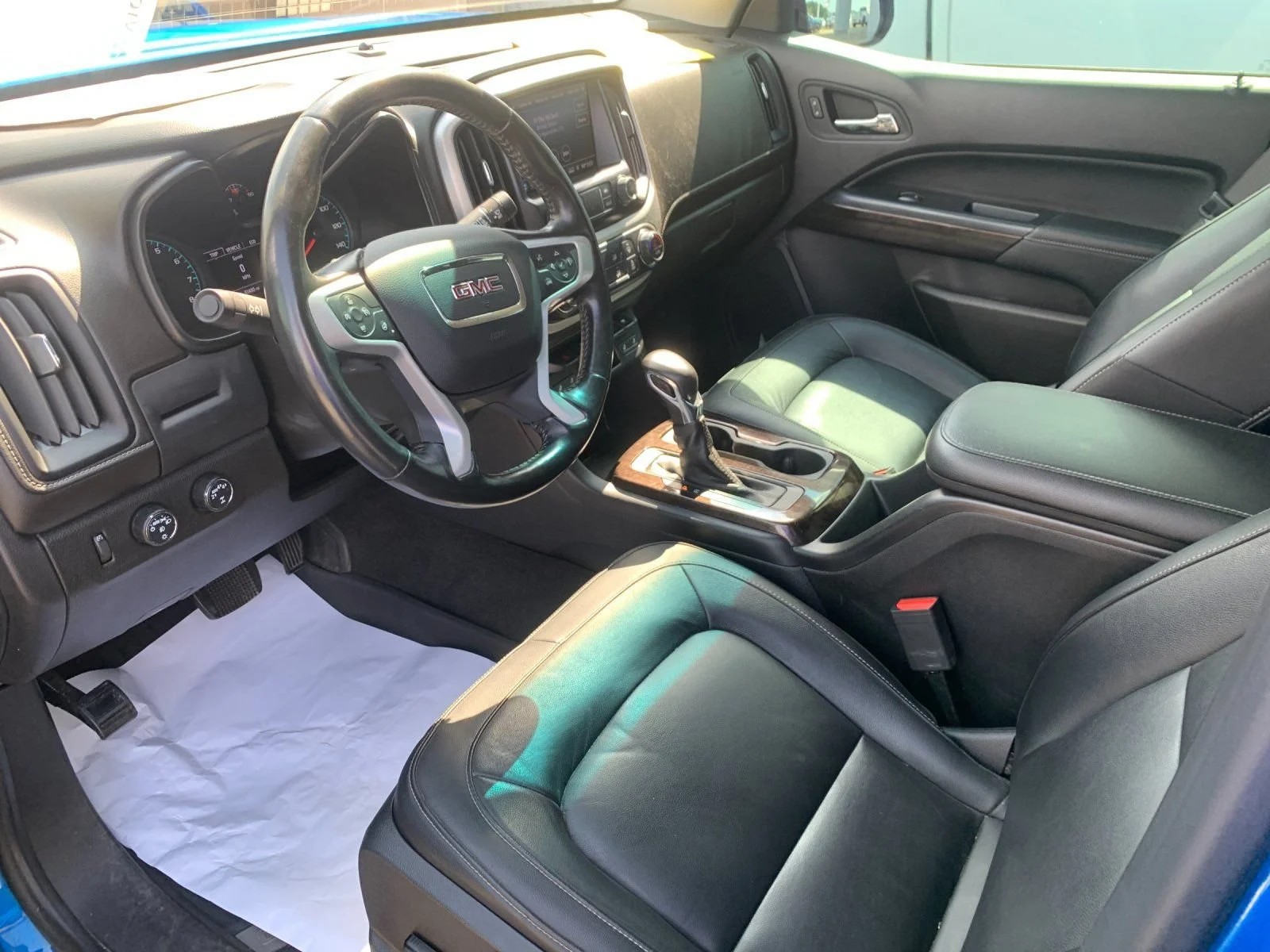 Used 2022 DYNAMIC BLUE METALLIC GMC 4WD Elevation image 10
