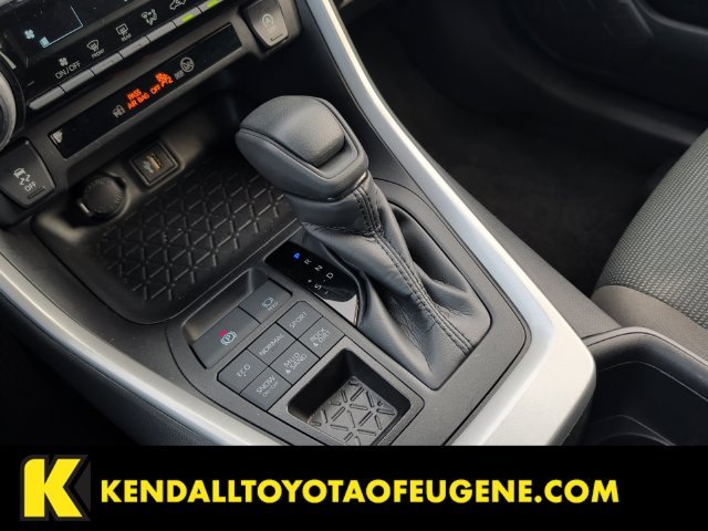 Used 2025 White Toyota LE image 17