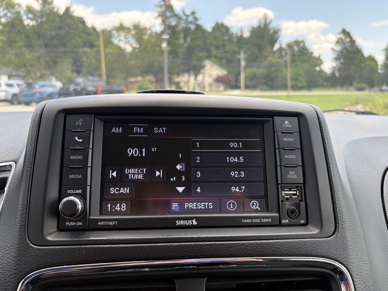 Used 2019 White Knuckle Clearcoat Dodge SE image 5