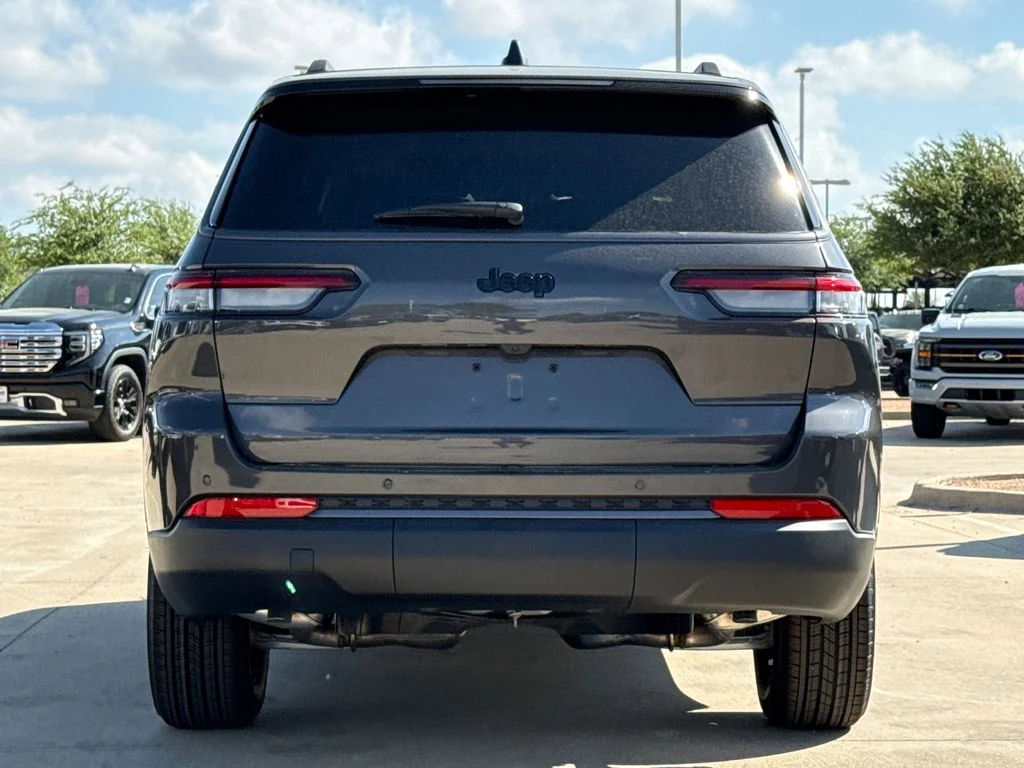 New 2026 Baltic Gray Metallic Clear-Coat Exterior Paint Jeep Altitude image 6