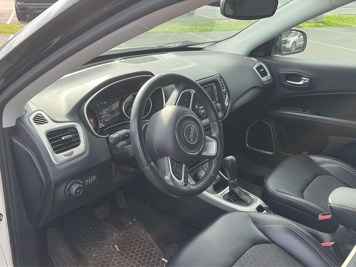 Used 2018 White Clearcoat Jeep Latitude image 7
