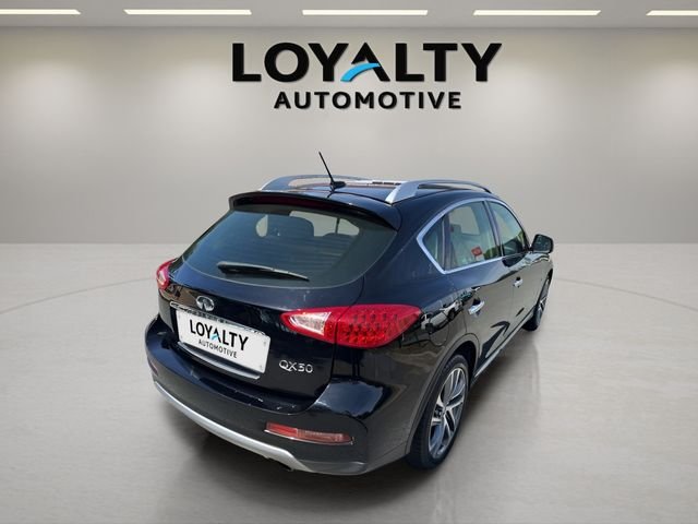 Used 2017 Black INFINITI Base image 6