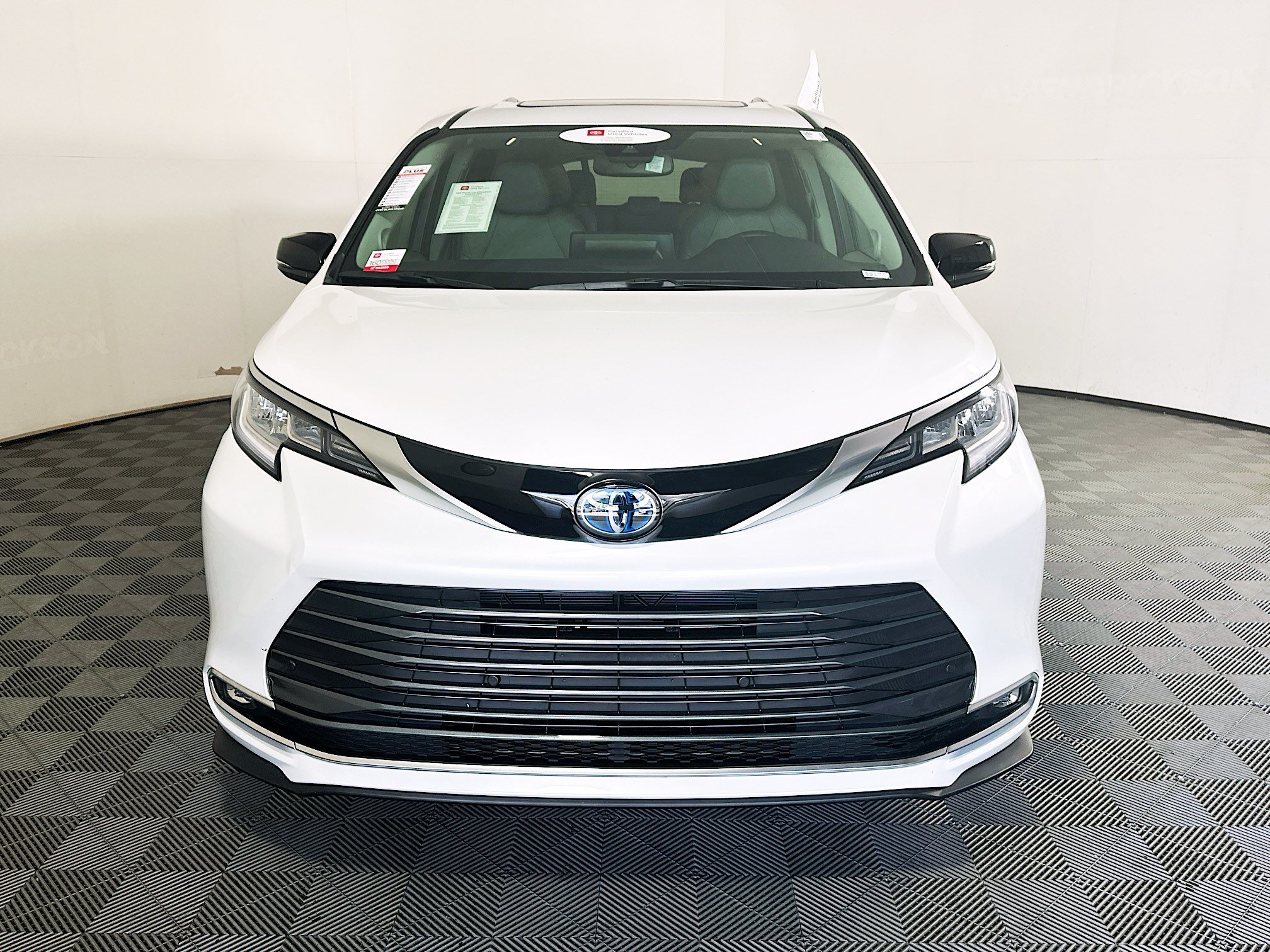 Used 2023 Pearl Toyota Limited image 8