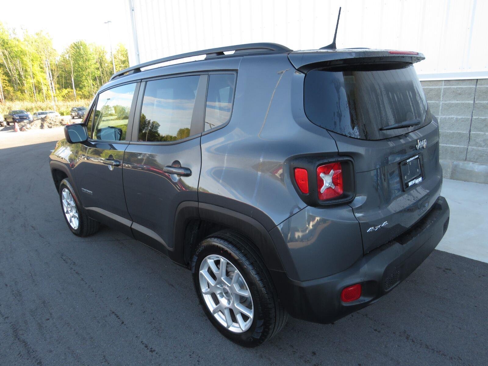 Used 2023 Graphite Gray Jeep Latitude image 14
