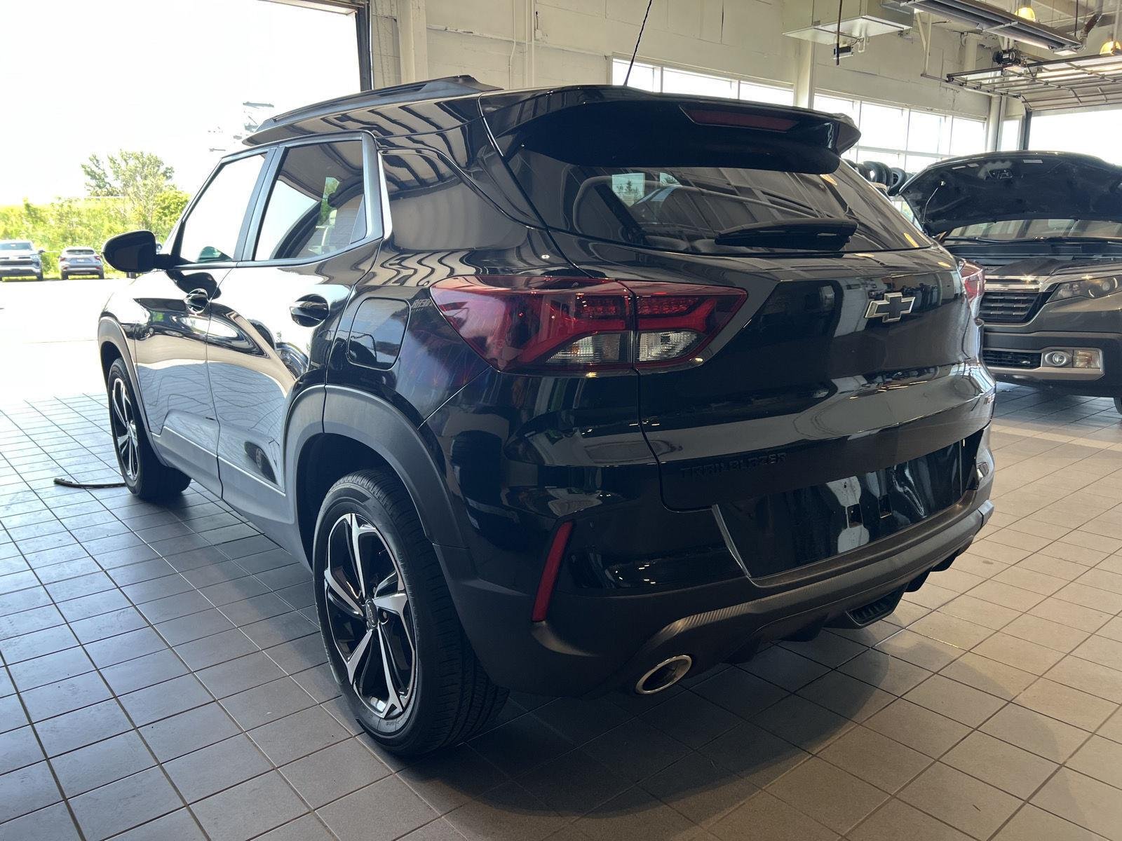 Used 2023 Mosaic Black Metallic Chevrolet RS image 7