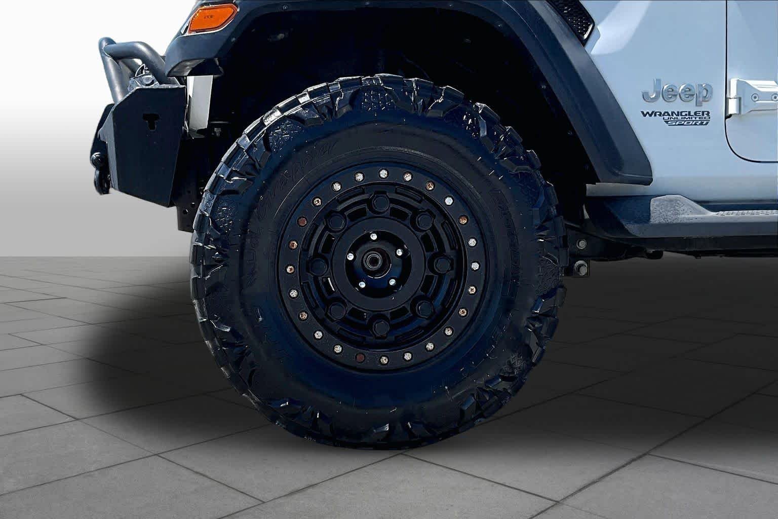Used 2019 Bright White Clearcoat Jeep Sport S image 10