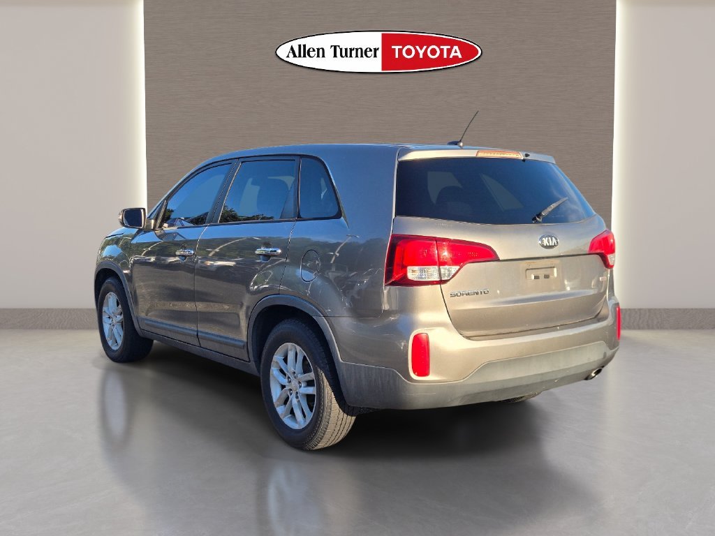Used 2015 Silver Kia LX image 6