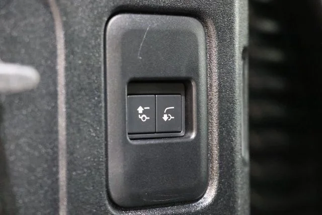 Used 2023 Grasmere Green Land Rover 75th Edition image 34