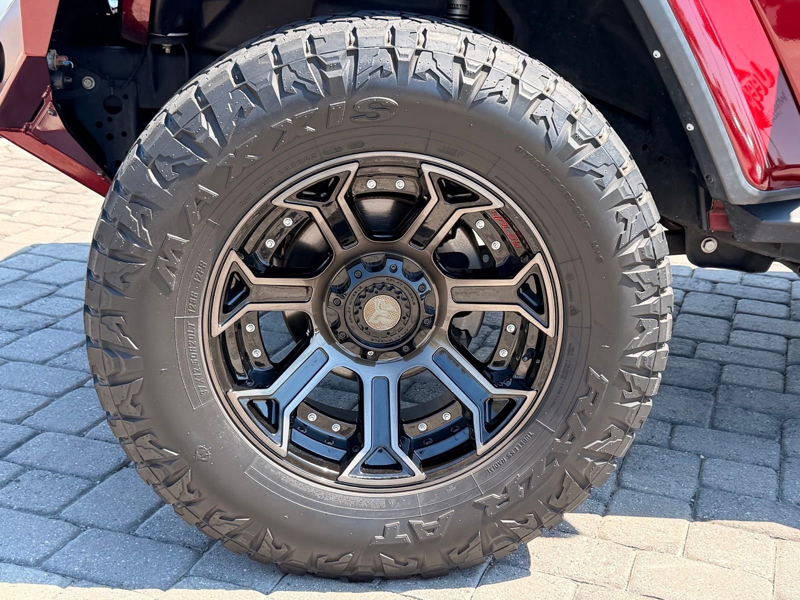 Used 2022 Snazzberry Pearlcoat Jeep Unlimited Sahara image 13